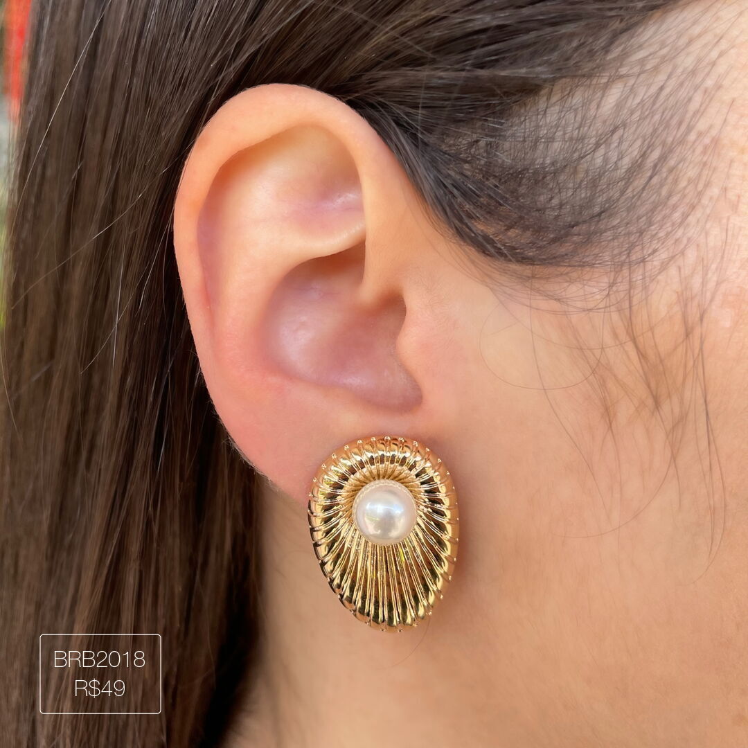 Brinco Concha c/ 1 Pérola Liso Dourado